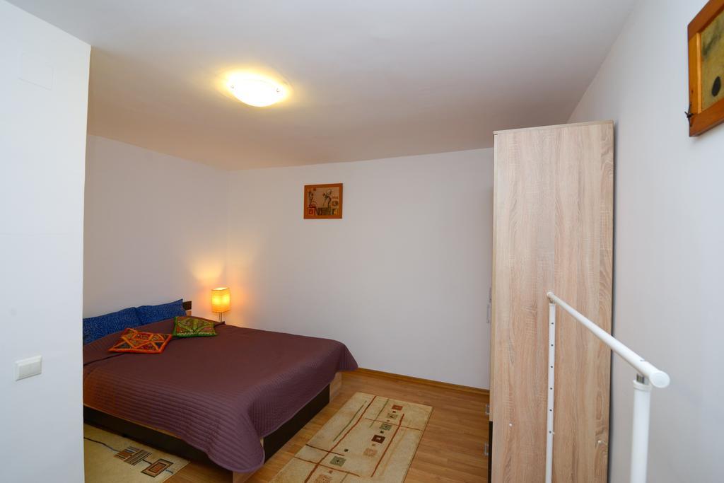 Otopeni Therme Airport Apartment Quarto foto